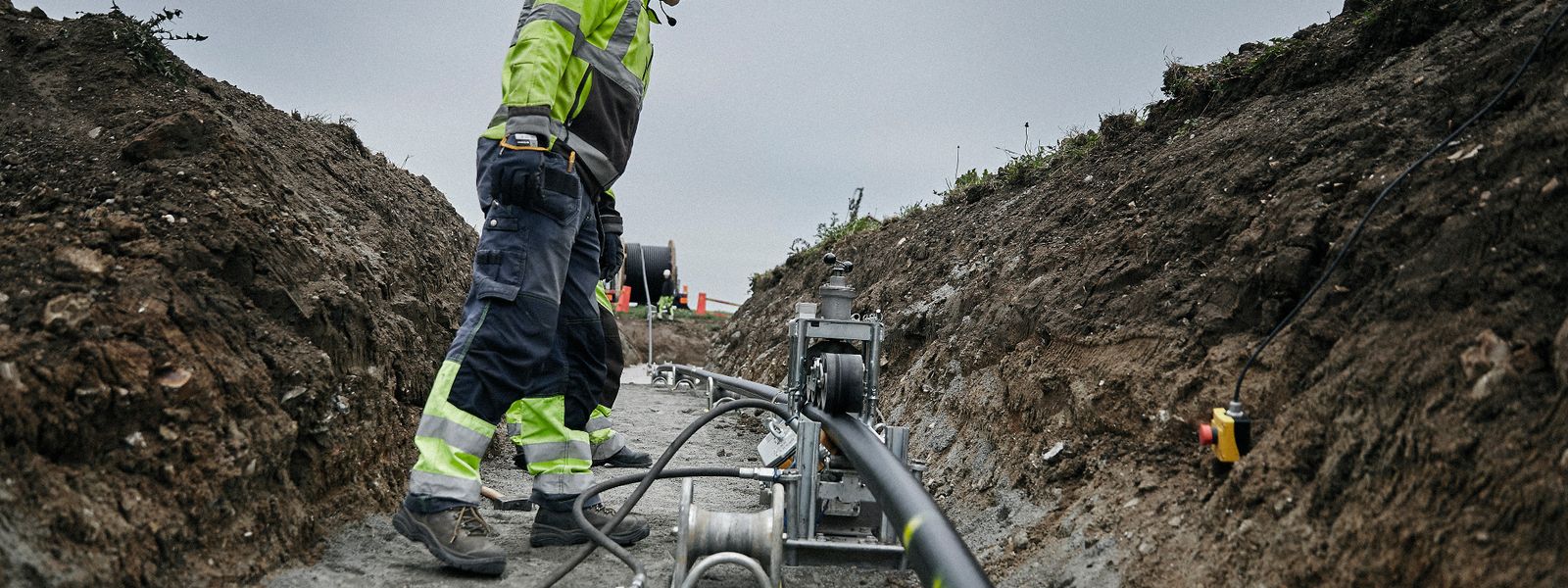 High voltage cable installation onshore
