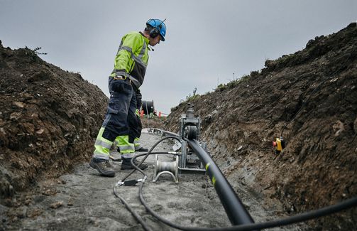 High voltage cable installation onshore